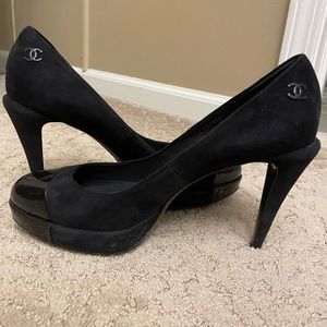 AUTHENTIC Chanel suede leather cap pumps heels dark navy blue size 41 10